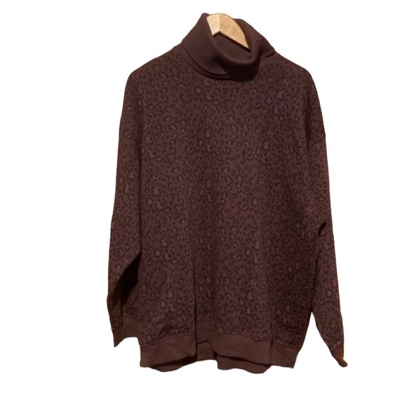 American Eagle Outfitters Tops - American Eagle Jegging Fit Oversized leopard print turtleneck sweatshirt XS